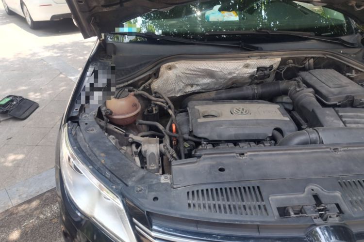 Used Volkswagen Tiguan 2012 2.0 TSI Automatic All-Wheel Drive Flagship Edition Engine Bay Right