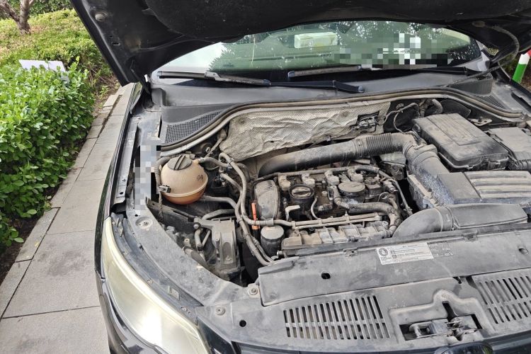 Used Volkswagen Tiguan 2012 1.8TSI Automatic Two-Wheel Drive Zhaoshi Edition Engine Bay Right
