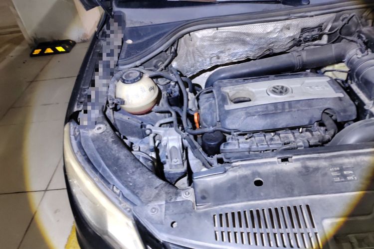 Used Volkswagen Tiguan 2012 2.0 TSI Automatic All-Wheel Drive Elite Edition Engine Bay Right