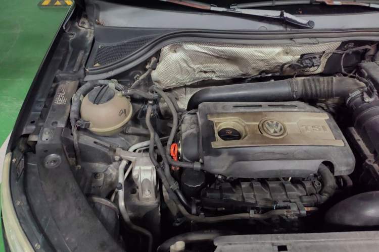 Used Volkswagen Tiguan 2012 2.0 TSI Automatic All-Wheel Drive Elite Edition Engine Bay Right