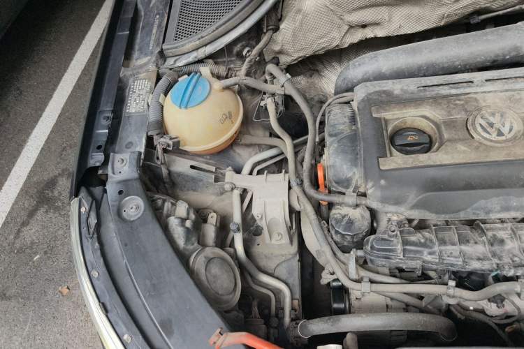 Used Volkswagen Tiguan 2012 2.0 TSI Automatic All-Wheel Drive Elite Edition Engine Bay Right