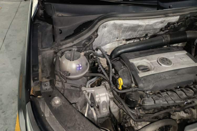 Used Volkswagen Tiguan 2012 2.0 TSI Comfort Edition Engine Bay Right