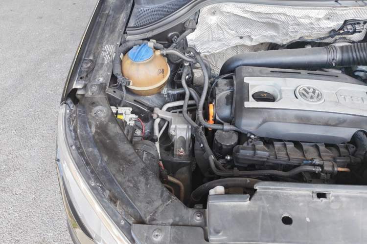 Used Volkswagen Tiguan 2012 1.8TSI Automatic All-Wheel Drive Fashion Edition Engine Bay Right