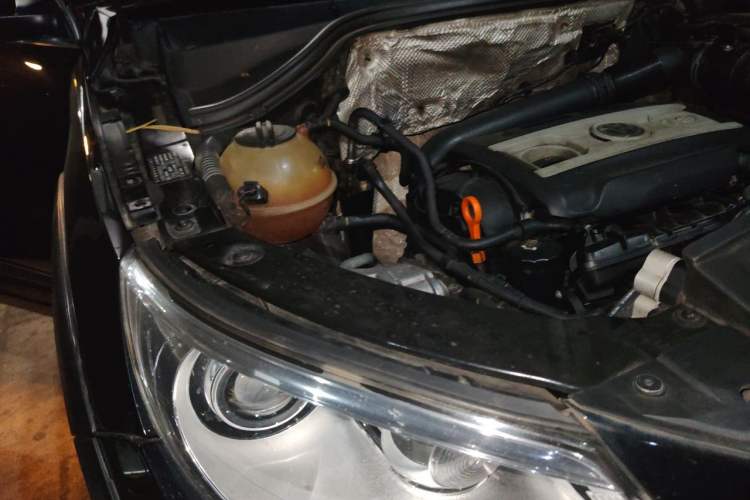 Used Volkswagen Tiguan 2012 2.0 TSI Automatic All-Wheel Drive Flagship Edition Engine Bay Right