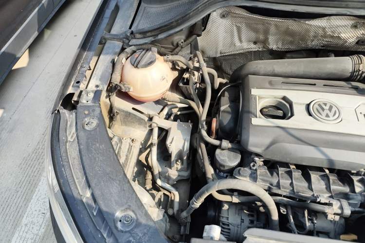 Used Volkswagen Tiguan 2012 2.0 TSI Comfort Edition Engine Bay Right