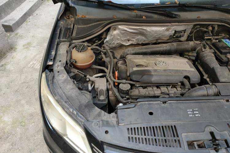 Used Volkswagen Tiguan 2012 1.8TSI Automatic Two-Wheel Drive Elite Edition Engine Bay Right