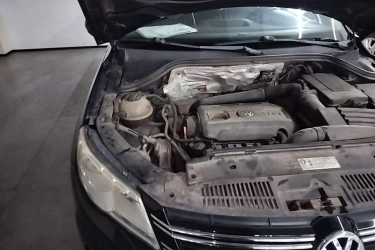Used Volkswagen Tiguan 2012 1.8TSI Automatic All-Wheel Drive Fashion Edition Engine Bay Right
