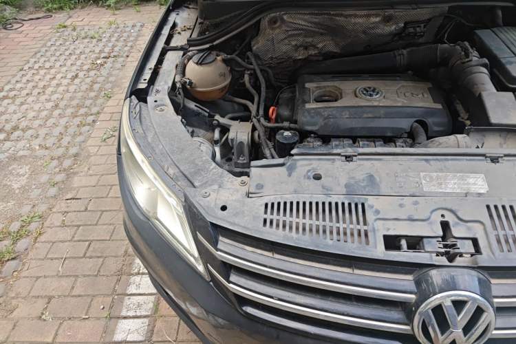 Used Volkswagen Tiguan 2012 1.8TSI Manual Two-Wheel Drive Urban Edition Engine Bay Right