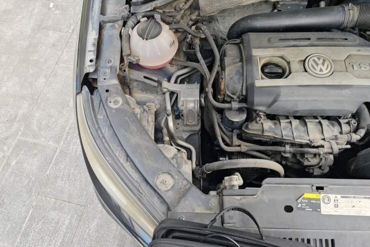Used Volkswagen Tiguan 2012 2.0 TSI Comfort Edition Engine Bay Right