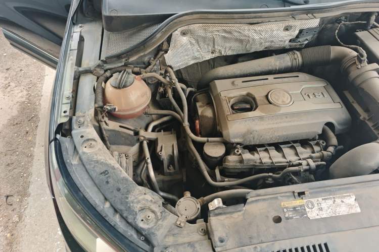 Used Volkswagen Tiguan 2012 2.0 TSI Comfort Edition Engine Bay Right