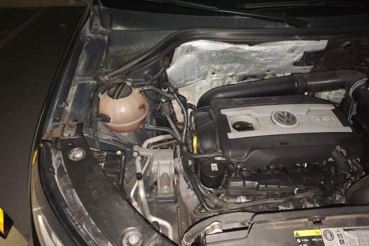 Used Volkswagen Tiguan 2012 2.0 TSI Comfort Edition Engine Bay Right