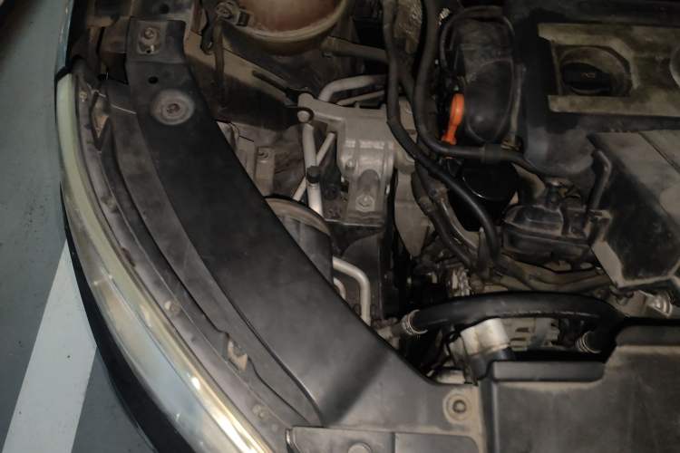 Used Volkswagen Tiguan 2012 1.8TSI Automatic Two-Wheel Drive Elite Edition Engine Bay Right