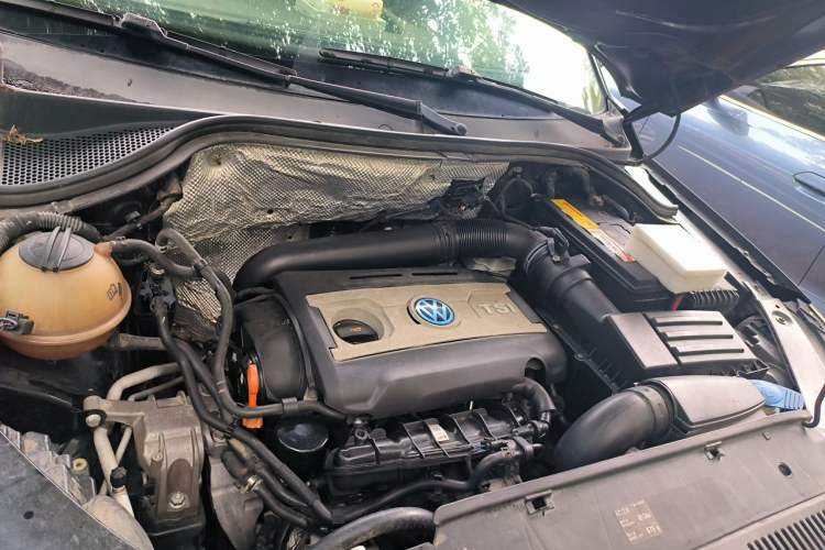 Used Volkswagen Tiguan 2012 2.0 TSI Automatic All-Wheel Drive Elite Edition Engine Bay Right