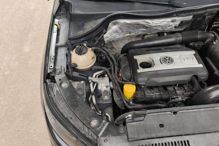 Used Volkswagen Tiguan  Engine Bay Right