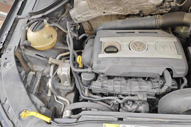 Used Volkswagen Tiguan 2012 2.0 TSI Comfort Edition Engine Bay Right