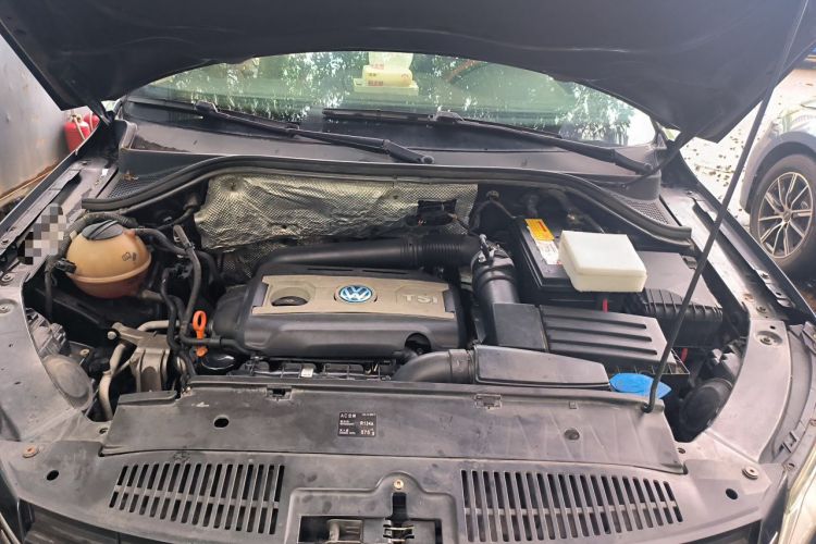 Used Volkswagen Tiguan 2012 2.0 TSI Automatic All-Wheel Drive Elite Edition Engine Bay