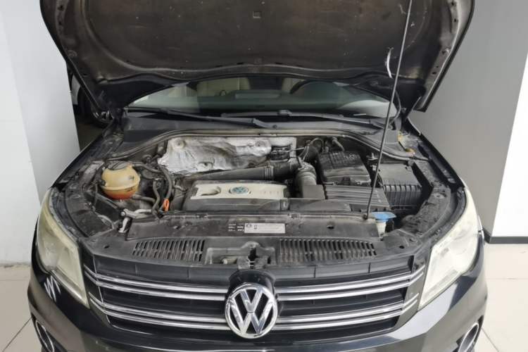 Used Volkswagen Tiguan 2012 2.0 TSI Automatic All-Wheel Drive Elite Edition Engine Bay