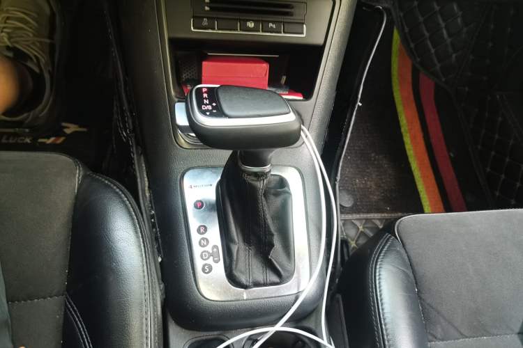 Used Volkswagen Tiguan 2012 2.0 TSI Automatic All-Wheel Drive Flagship Edition Gear Lever