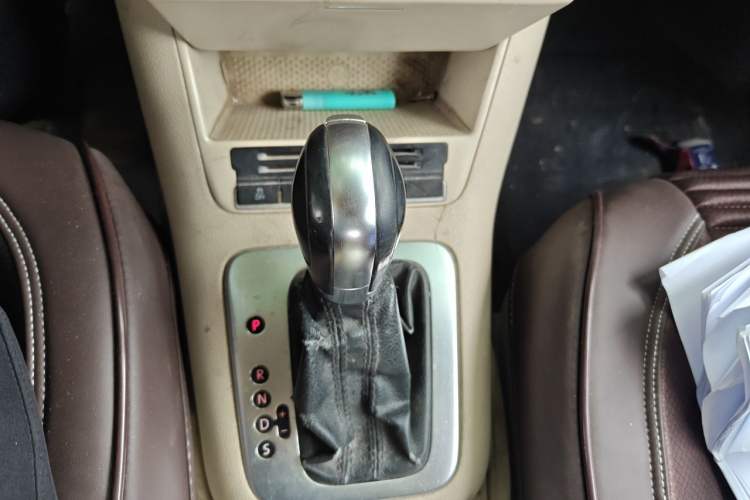 Used Volkswagen Tiguan 2012 1.8TSI Automatic Two-Wheel Drive Zhaoshi Edition Gear Lever