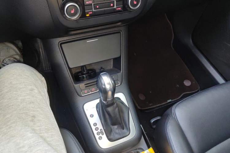 Used Volkswagen Tiguan 2012 2.0 TSI Comfort Edition Gear Lever