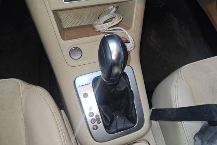 Used Volkswagen Tiguan 2012 2.0 TSI Automatic All-Wheel Drive Flagship Edition Gear Lever