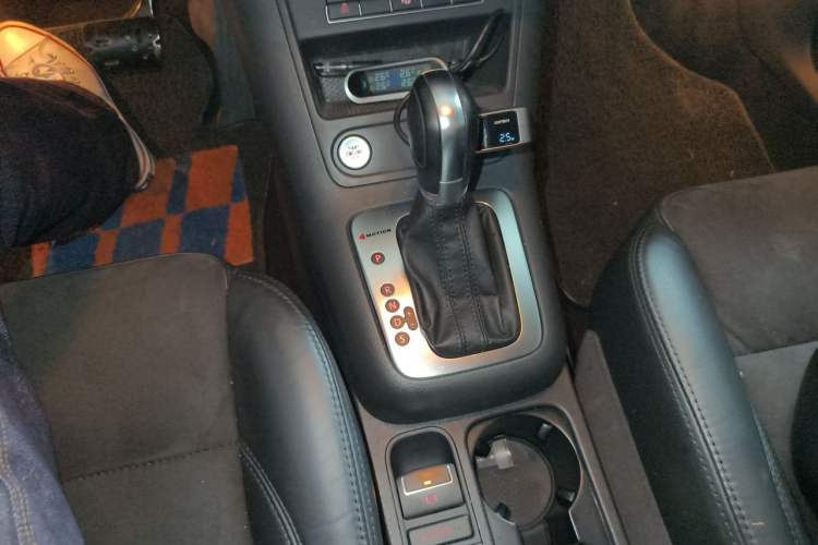 Used Volkswagen Tiguan 2012 2.0 TSI Automatic All-Wheel Drive Elite Edition Gear Lever