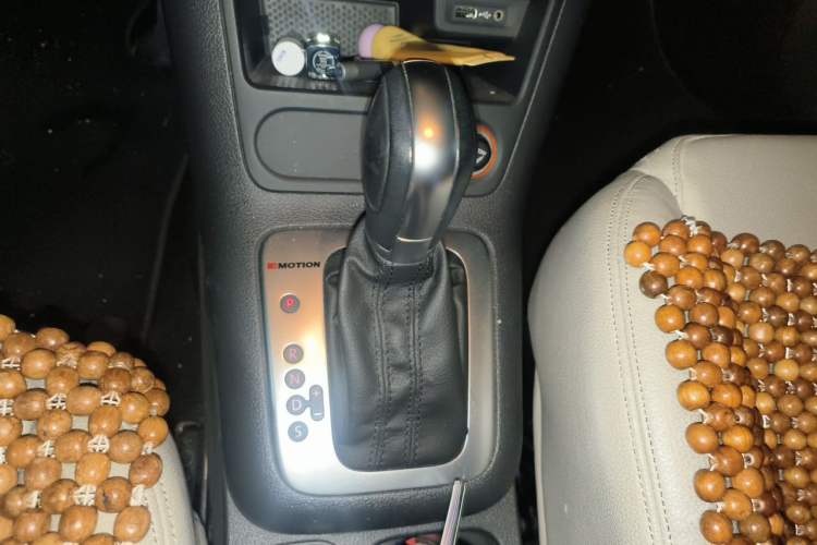 Used Volkswagen Tiguan 2012 2.0 TSI Comfort Edition Gear Lever
