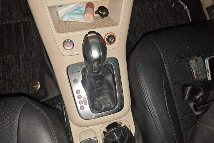 Used Volkswagen Tiguan 2012 2.0 TSI Automatic All-Wheel Drive Flagship Edition Gear Lever