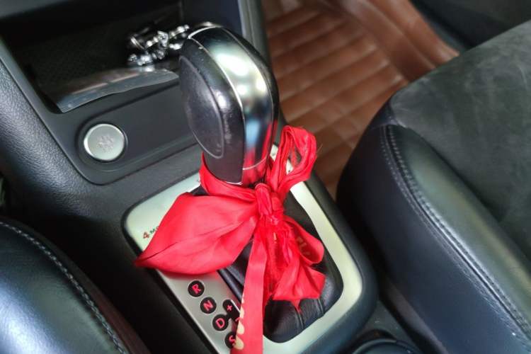 Used Volkswagen Tiguan 2012 2.0 TSI Automatic All-Wheel Drive Flagship Edition Gear Lever