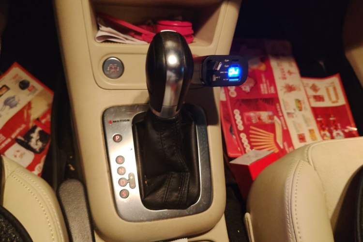 Used Volkswagen Tiguan 2012 2.0 TSI Automatic All-Wheel Drive Flagship Edition Gear Lever