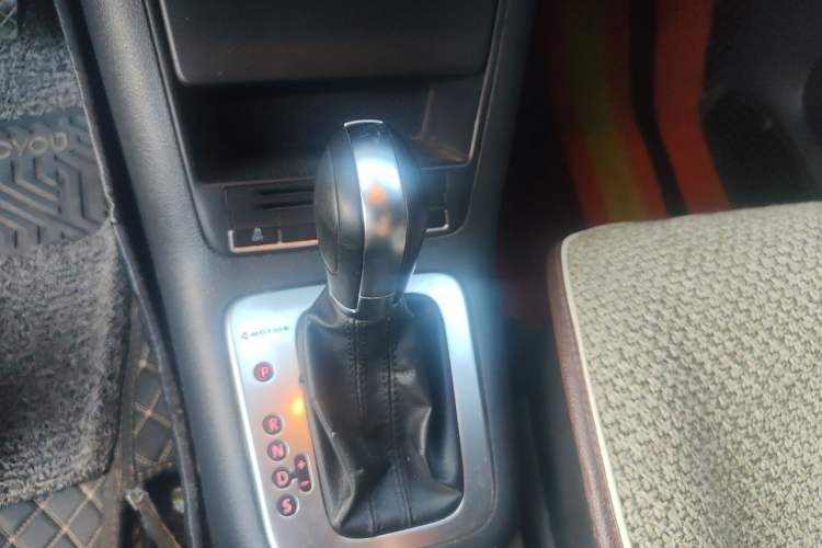 Used Volkswagen Tiguan 2012 1.8TSI Automatic All-Wheel Drive Elite Edition Gear Lever