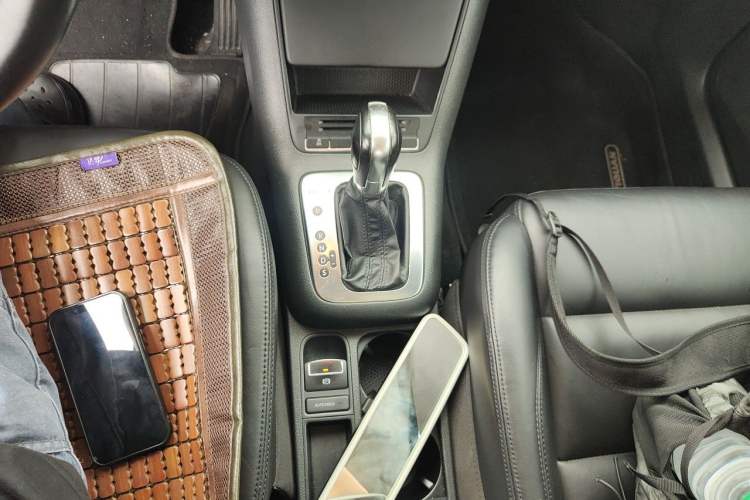 Used Volkswagen Tiguan 2012 1.8TSI Automatic All-Wheel Drive Elite Edition Gear Lever