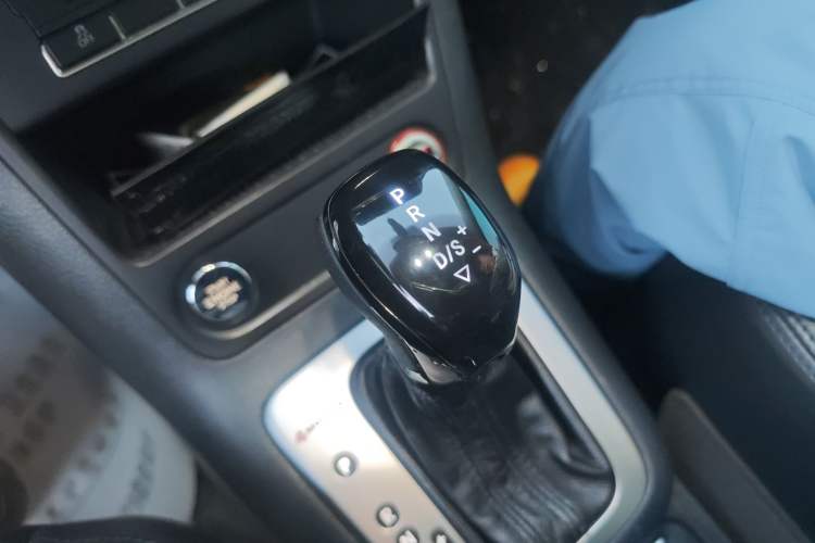 Used Volkswagen Tiguan 2012 2.0 TSI Automatic All-Wheel Drive Elite Edition Gear Lever