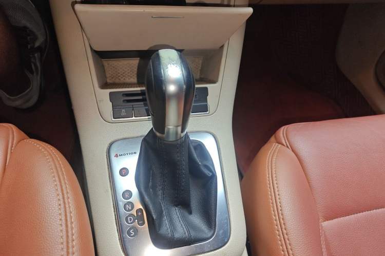 Used Volkswagen Tiguan 2012 1.8TSI Automatic All-Wheel Drive Elite Edition Gear Lever