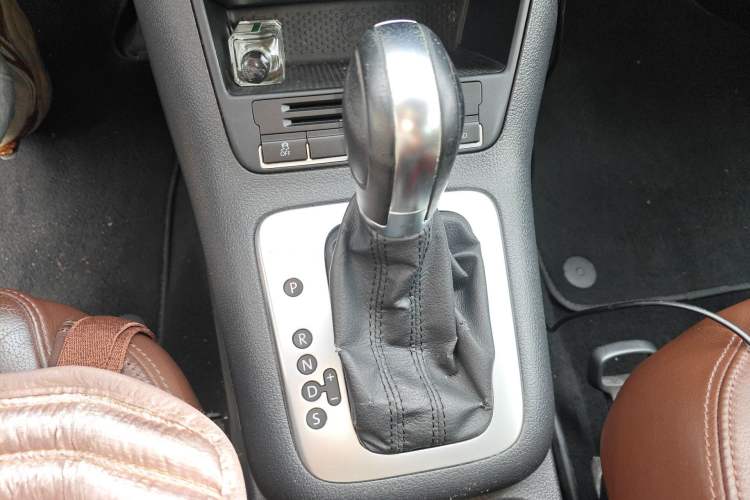 Used Volkswagen Tiguan 2012 2.0 TSI Comfort Edition Gear Lever