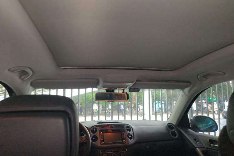 Used Volkswagen Tiguan 2012 2.0 TSI Automatic All-Wheel Drive Elite Edition Headliner
