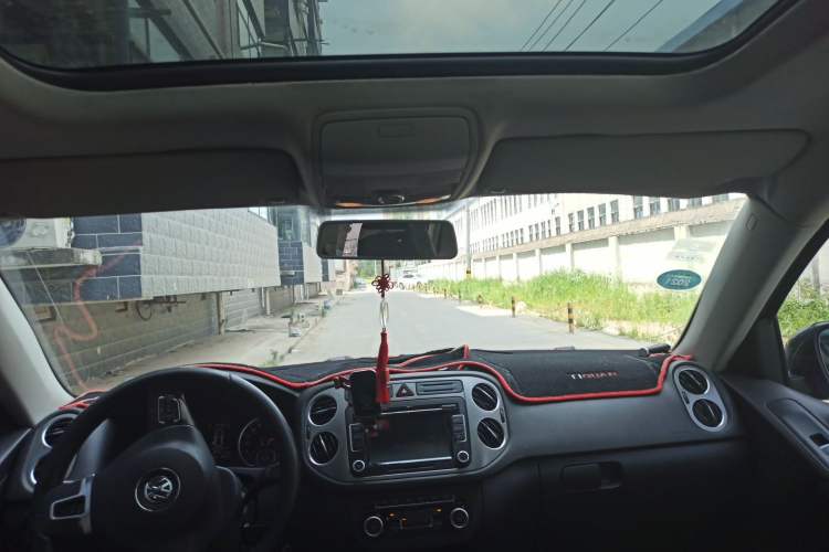 Used Volkswagen Tiguan 2012 1.8TSI Automatic All-Wheel Drive Elite Edition Headliner