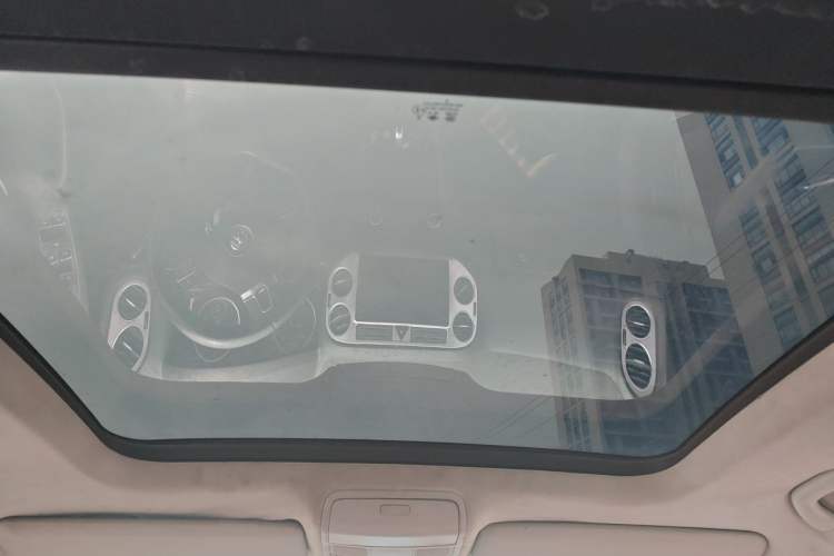 Used Volkswagen Tiguan 2012 1.8TSI Automatic All-Wheel Drive Elite Edition Headliner