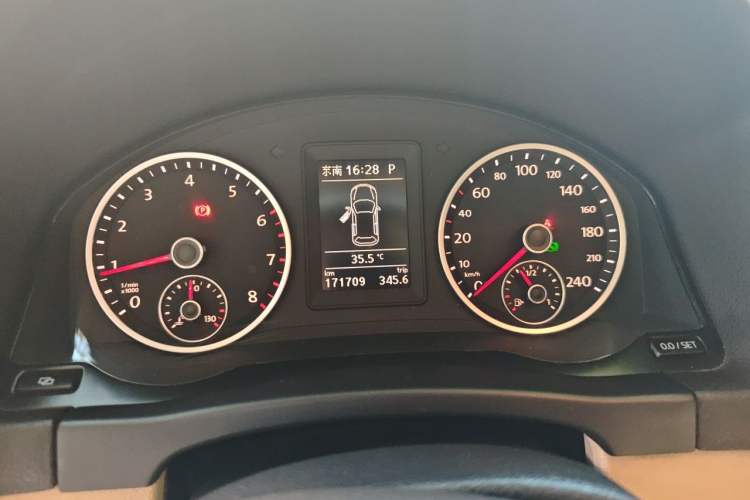 Used Volkswagen Tiguan 2012 1.8TSI Automatic All-Wheel Drive Elite Edition Instrument Cluster