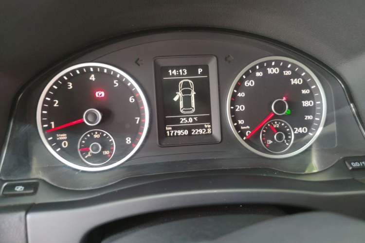 Used Volkswagen Tiguan 2012 2.0 TSI Automatic All-Wheel Drive Flagship Edition Instrument Cluster