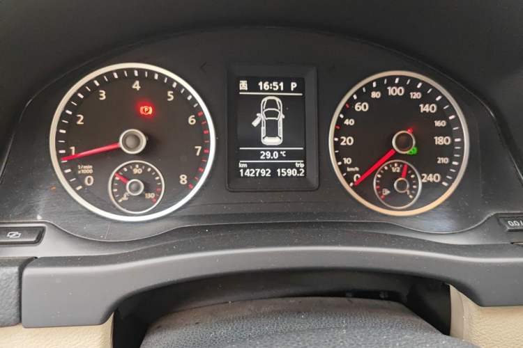Used Volkswagen Tiguan 2012 1.8TSI Automatic Two-Wheel Drive Elite Edition Instrument Cluster