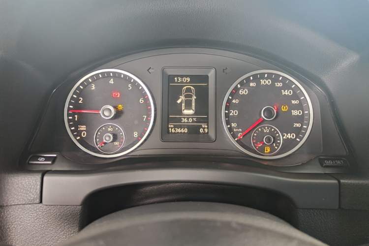Used Volkswagen Tiguan 2012 1.8TSI Manual Two-Wheel Drive Urban Edition Instrument Cluster