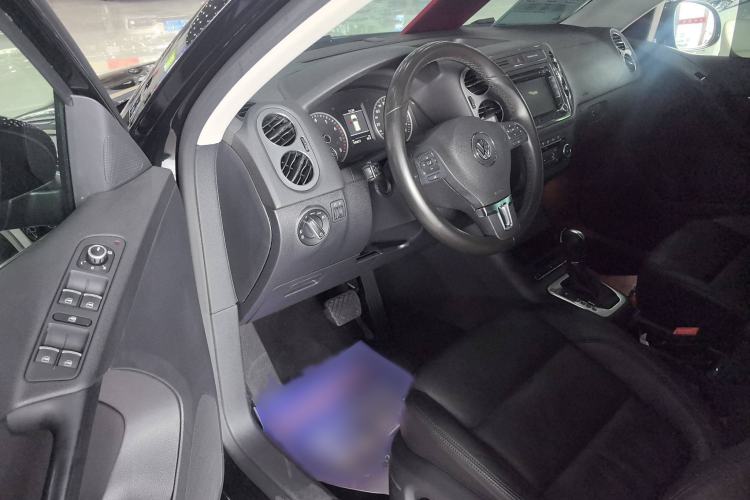 Used Volkswagen Tiguan 2012 2.0 TSI Comfort Edition Interior 2