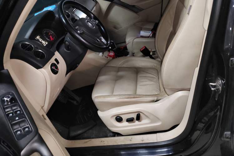 Used Volkswagen Tiguan 2012 2.0 TSI Automatic All-Wheel Drive Elite Edition Left Front Seat