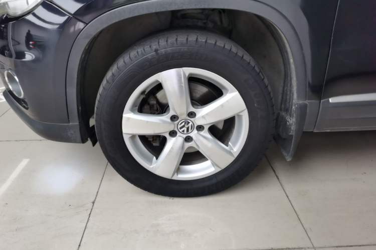 Used Volkswagen Tiguan 2012 2.0 TSI Automatic All-Wheel Drive Elite Edition Left Front Wheel Hub