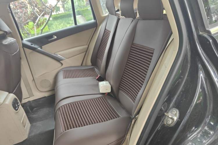 Used Volkswagen Tiguan 2012 1.8TSI Automatic Two-Wheel Drive Zhaoshi Edition Left Rear Seat