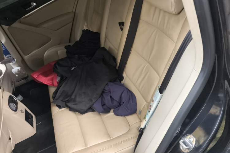Used Volkswagen Tiguan  Left Rear Seat