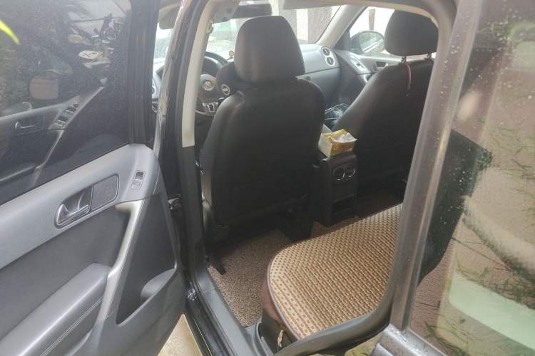 Used Volkswagen Tiguan 2012 1.8TSI Manual Two-Wheel Drive Enjoyment Edition Left Rear Seat