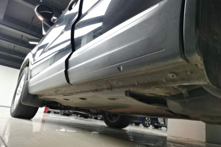 Used Volkswagen Tiguan 2012 2.0 TSI Automatic All-Wheel Drive Elite Edition Left Side Sill