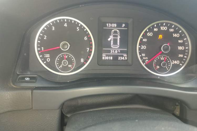 Used Volkswagen Tiguan 2012 2.0 TSI Automatic All-Wheel Drive Flagship Edition Odometer Close Up
